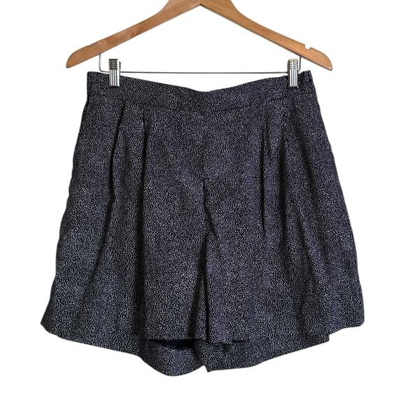 H&M Women's High Waisted Polka Dot Pleated Pull On Short Size 12 Black White NWT - Picture 2 of 7
